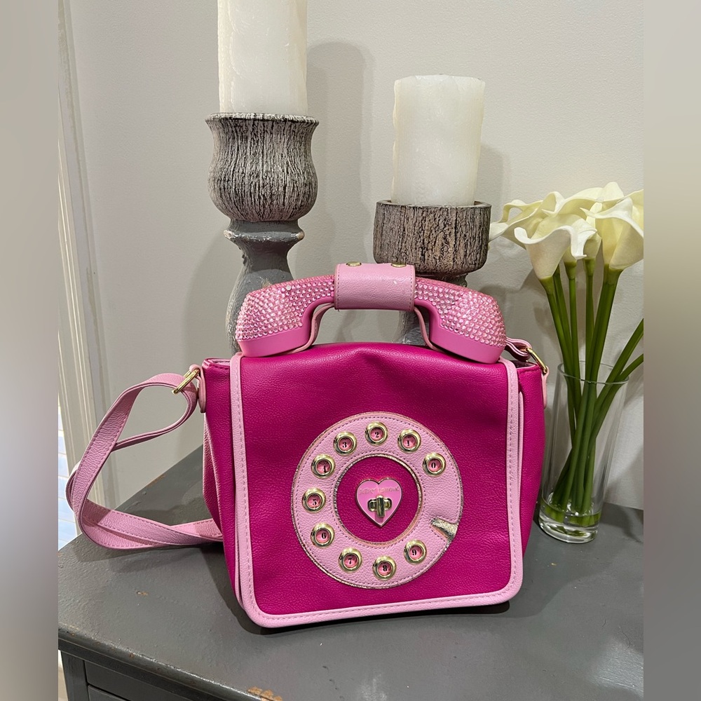 Betsey Johnson Kitsch Call Me Betsey Phone Crossbody in Pink new without tags